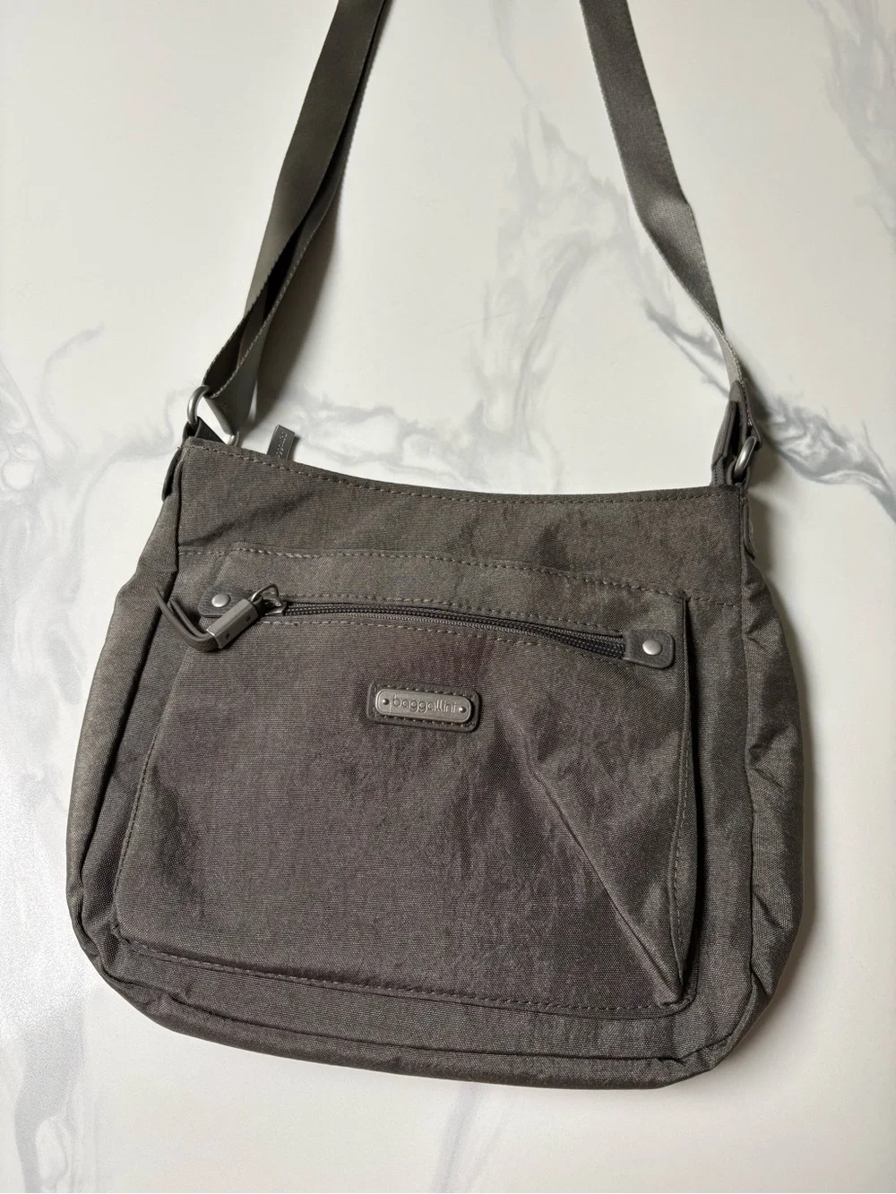 Baggallini Everyday Crossbody Bag in Taupe Gray